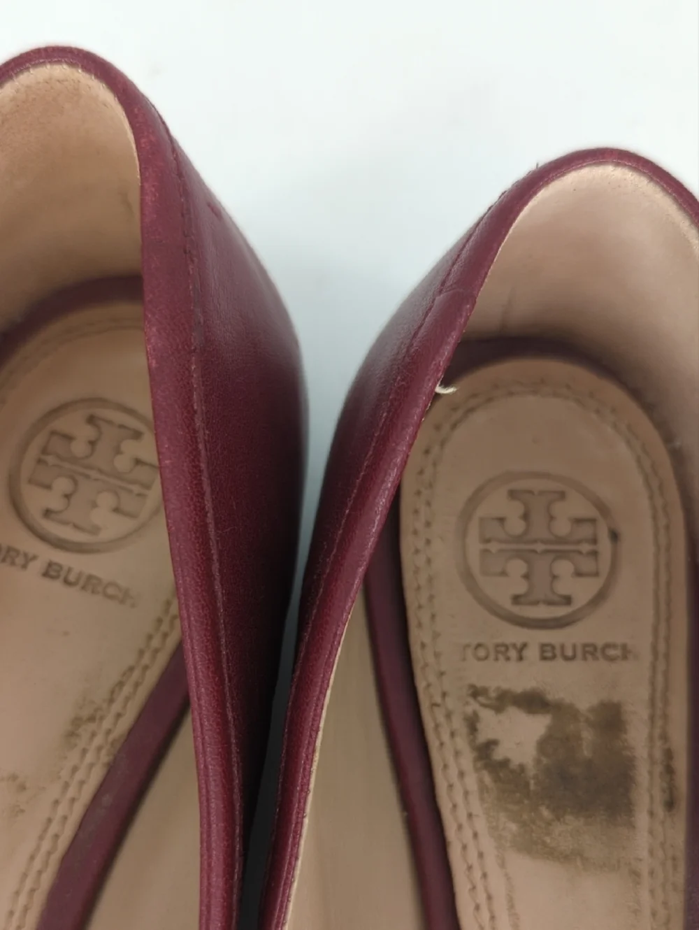 Tory Burch Leather Logo Ballet Flats Burgundy size 8 Gold Hardware preppy